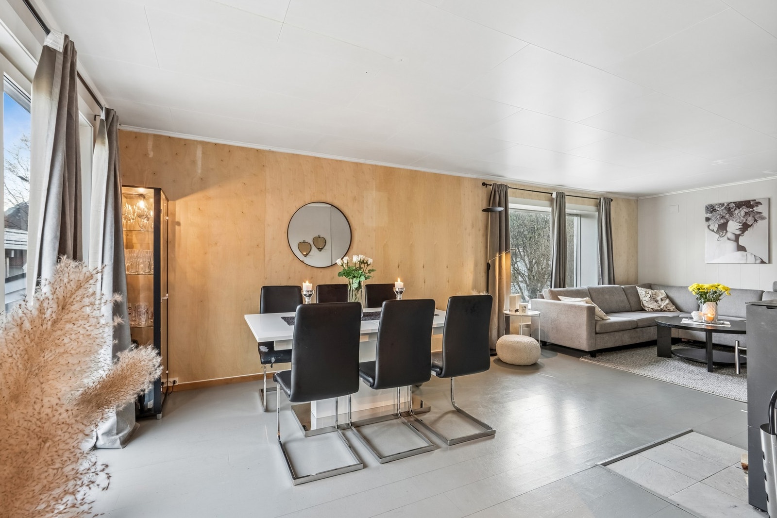 Spisestuen er et naturlig samlingspunkt med god plass til langbord. Galleribilde