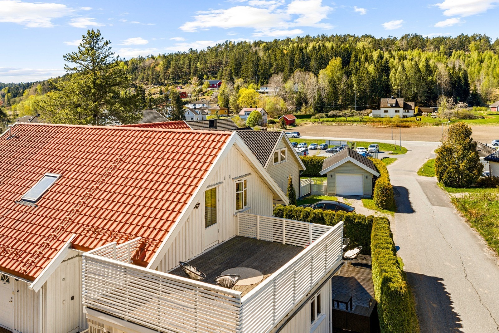 Taket er tekket med betongtakstein. Galleribilde