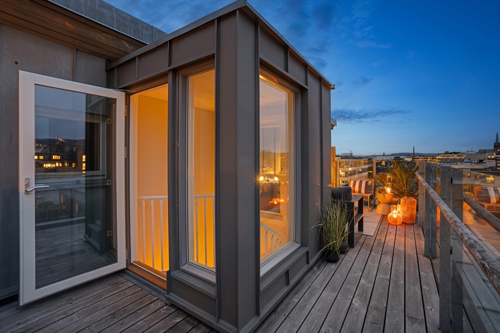 Kveldsstemning på balkogen. Galleribilde