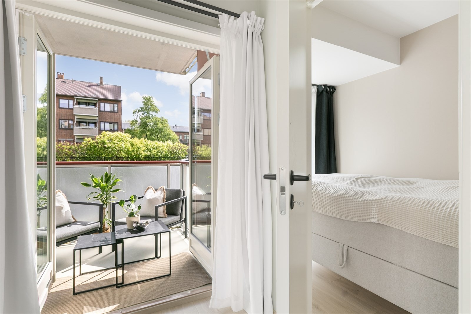 Fra stuen er det adkomst til boligens soverom. Soverommet er etablert i senere tid og samsvarer ikke med originale byggtegniner. Galleribilde