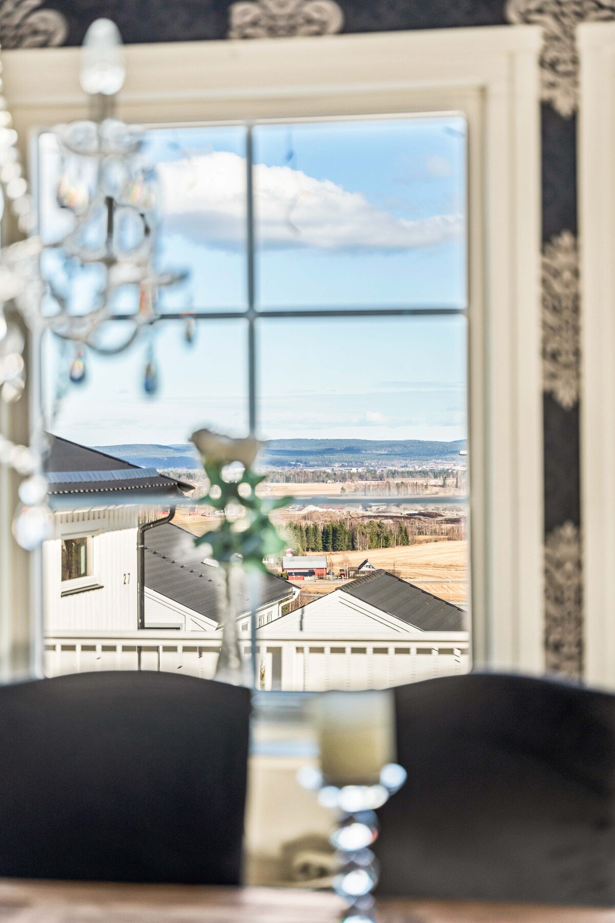 Nydelig utsikt fra vinduet ved spisebordet. Galleribilde