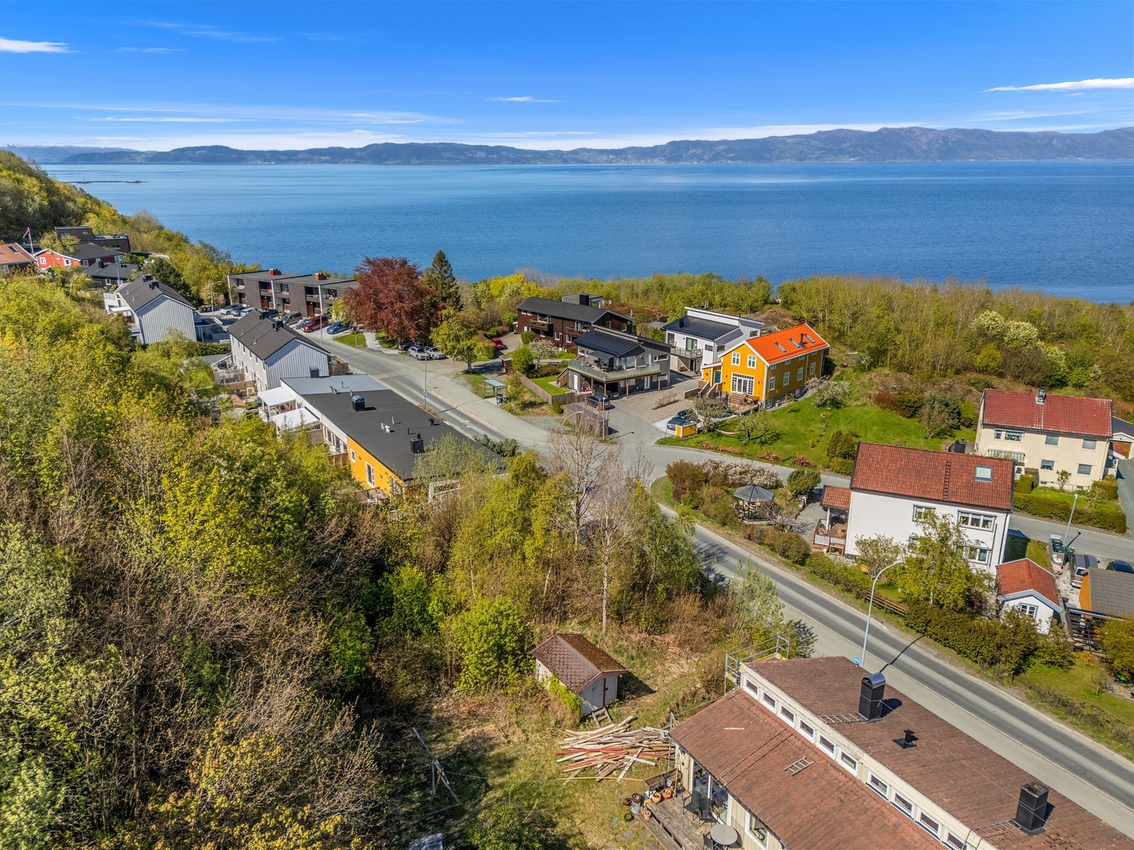 Her får du en sjelden mulighet til å realisere boligdrømmen i et rolig og fredelig område på populære Lade, hvor den flotte utsikten preger hele nabolaget. Galleribilde