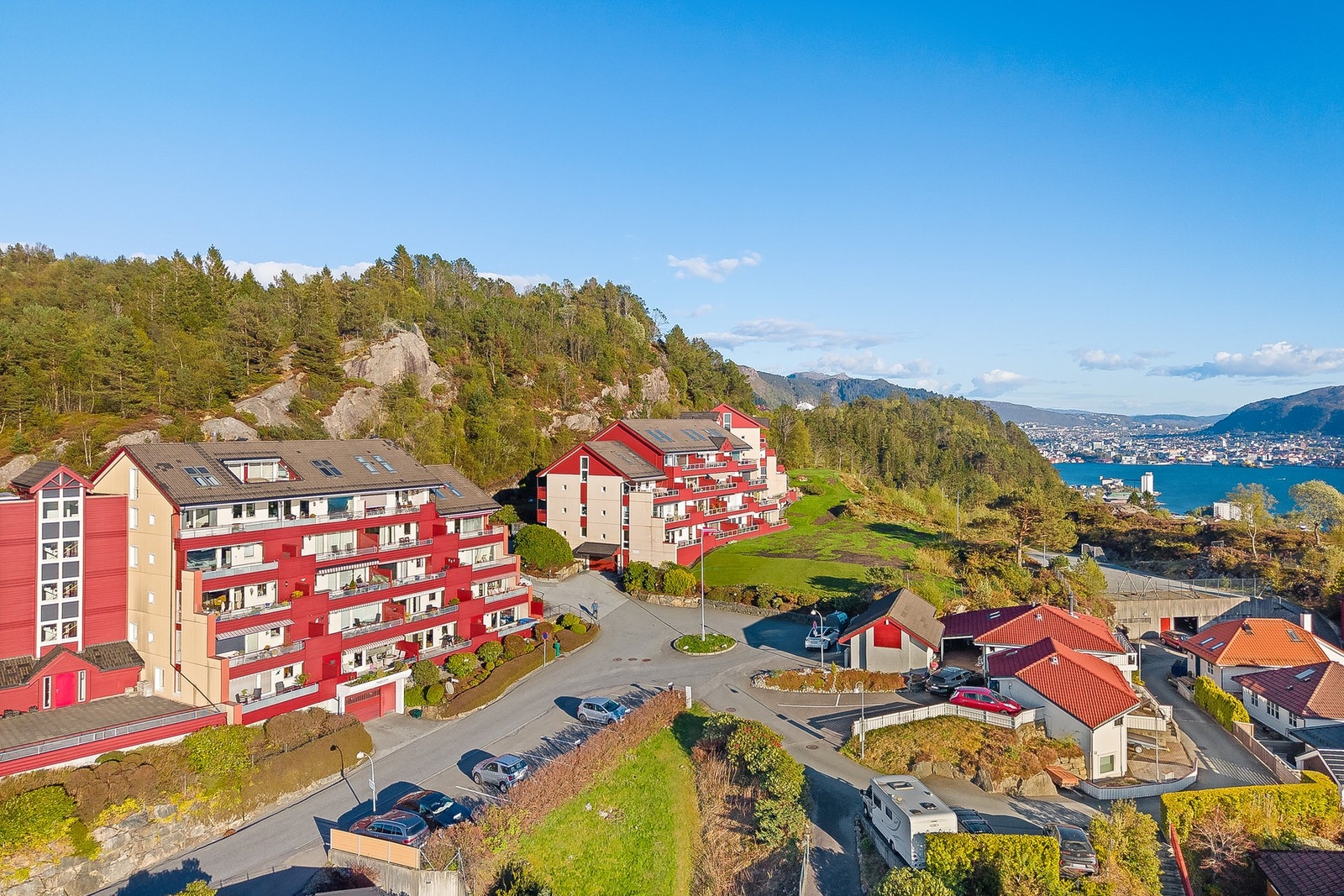 Fast parkeringsplass i garasje Galleribilde