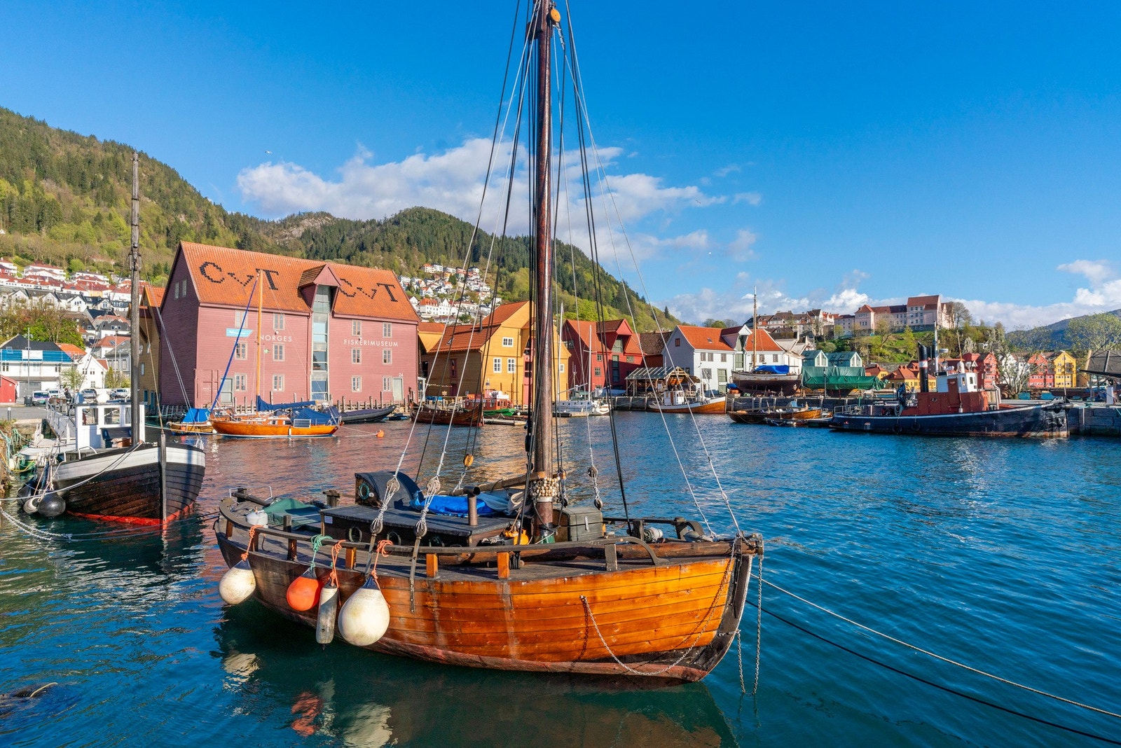 HER BOR DU TETT PÅ DE MARITIME OMGIVELSENEN OG MED KYSTKULTURSENTERET SOM EN AV NABOENE Galleribilde