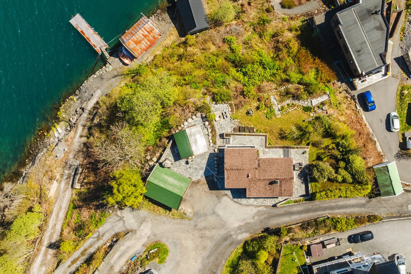 Tomten går over 2 bruksnumre. Galleribilde