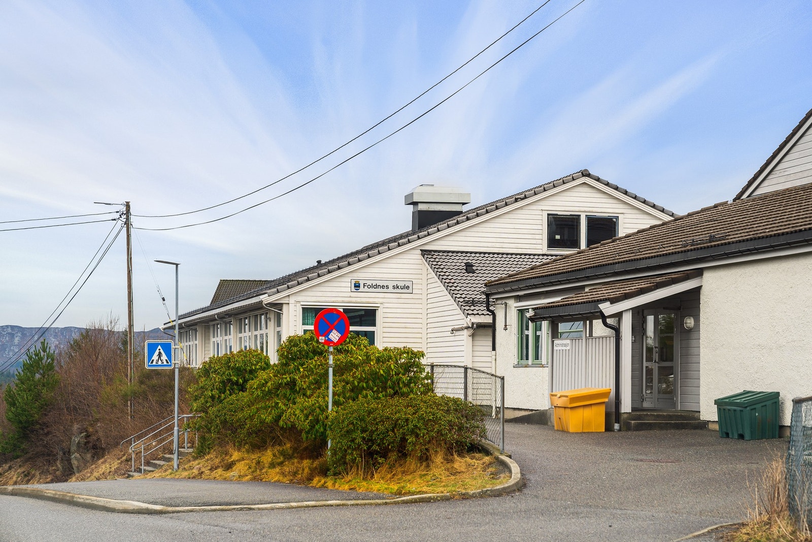Foldnes skole ligger kun 3 min kjøring fra boligen. Galleribilde