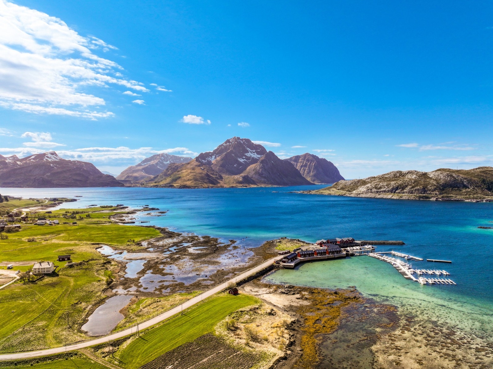 En perle i havgapet. Galleribilde