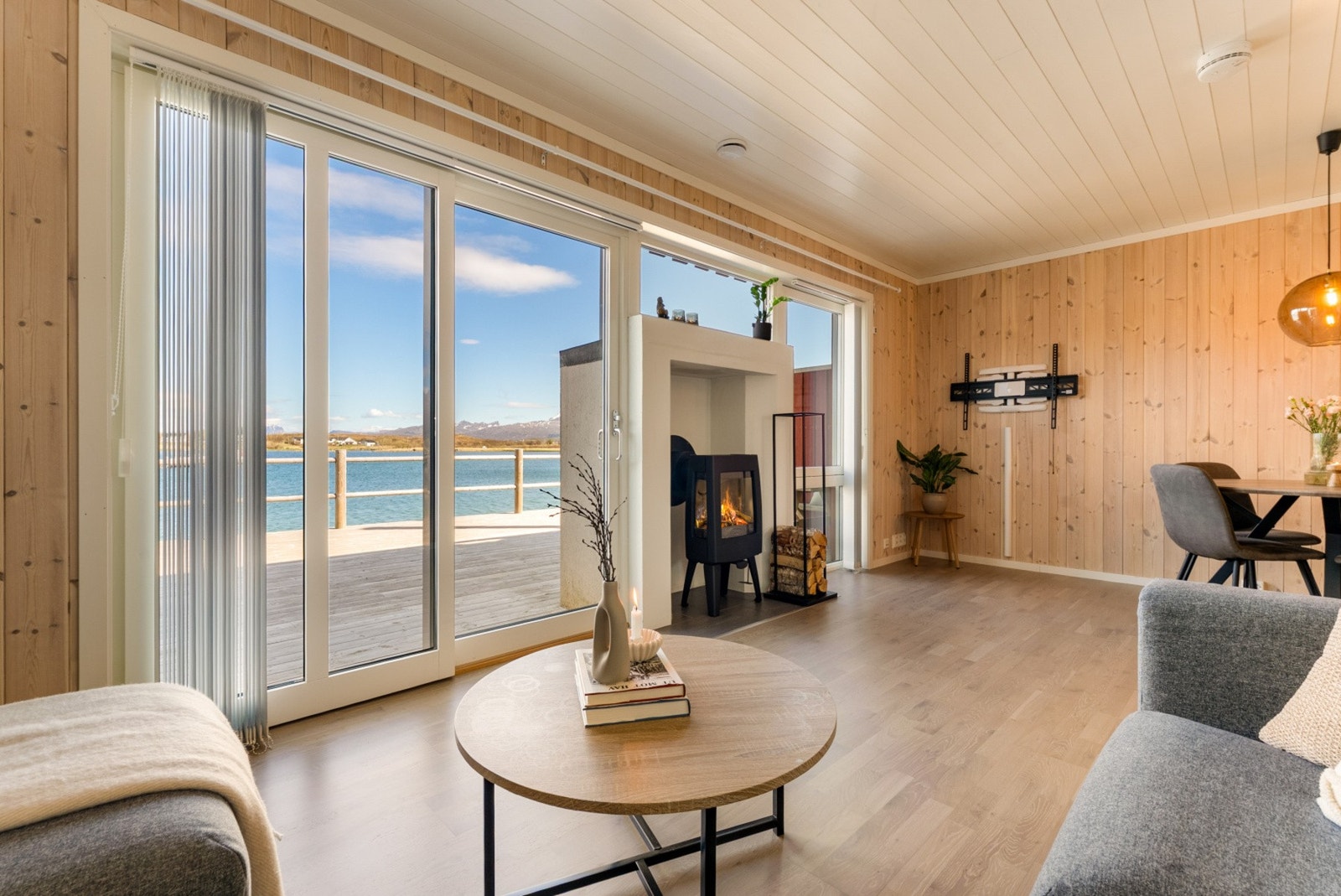 Nyt den flotte utsikten fra stuen med lun varme fra vedovnen. Galleribilde