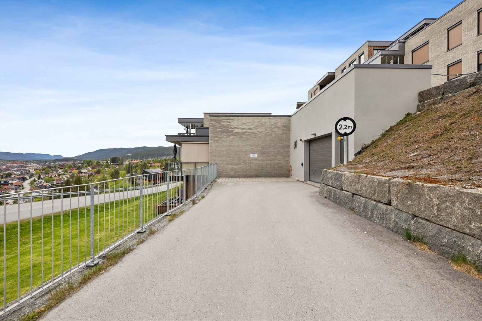 Innkjørsel garasje. Her er alt tilrettelagt. Galleribilde