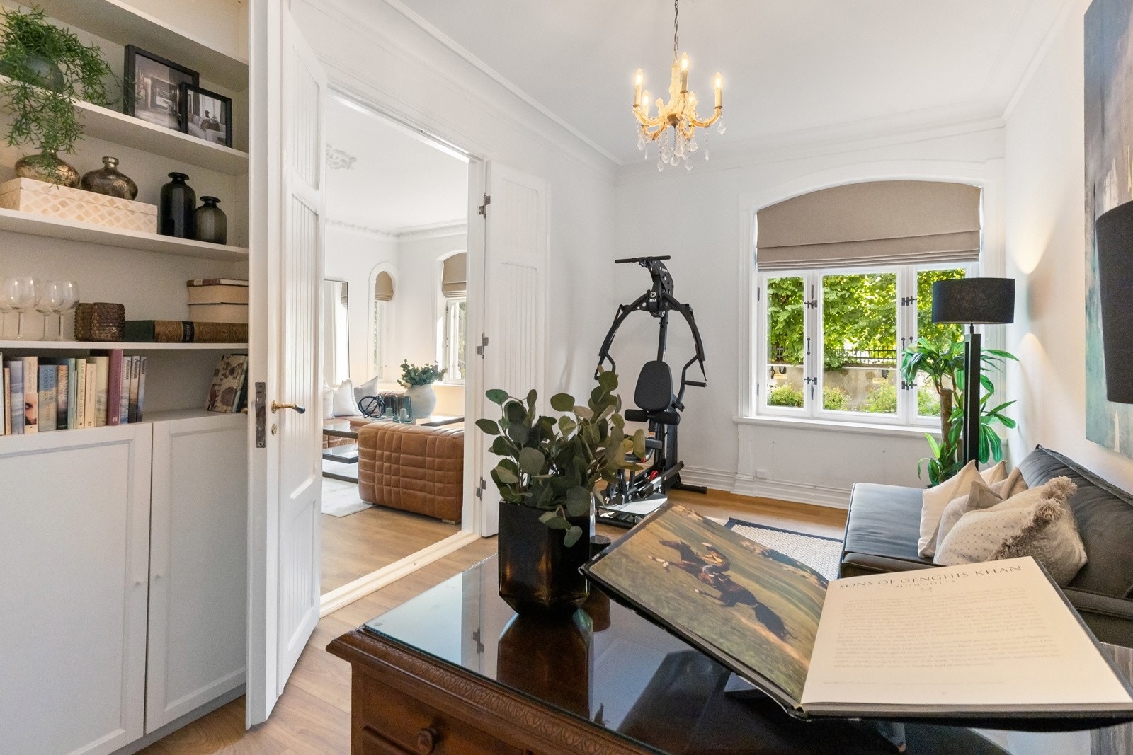 Leiligheten har en fleksibel planløsning, med tre soverom (eller hovedsoverom + tre stuer). Galleribilde