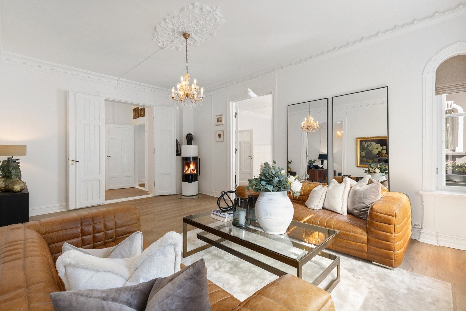 Svært lys leilighet med gjennomgående kvaliteter og god romutnyttelse. Galleribilde