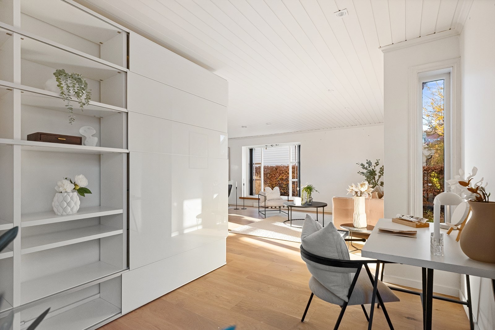 Stuen har en fleksibel planløsning som enkelt kan møbleres etter behov. Galleribilde