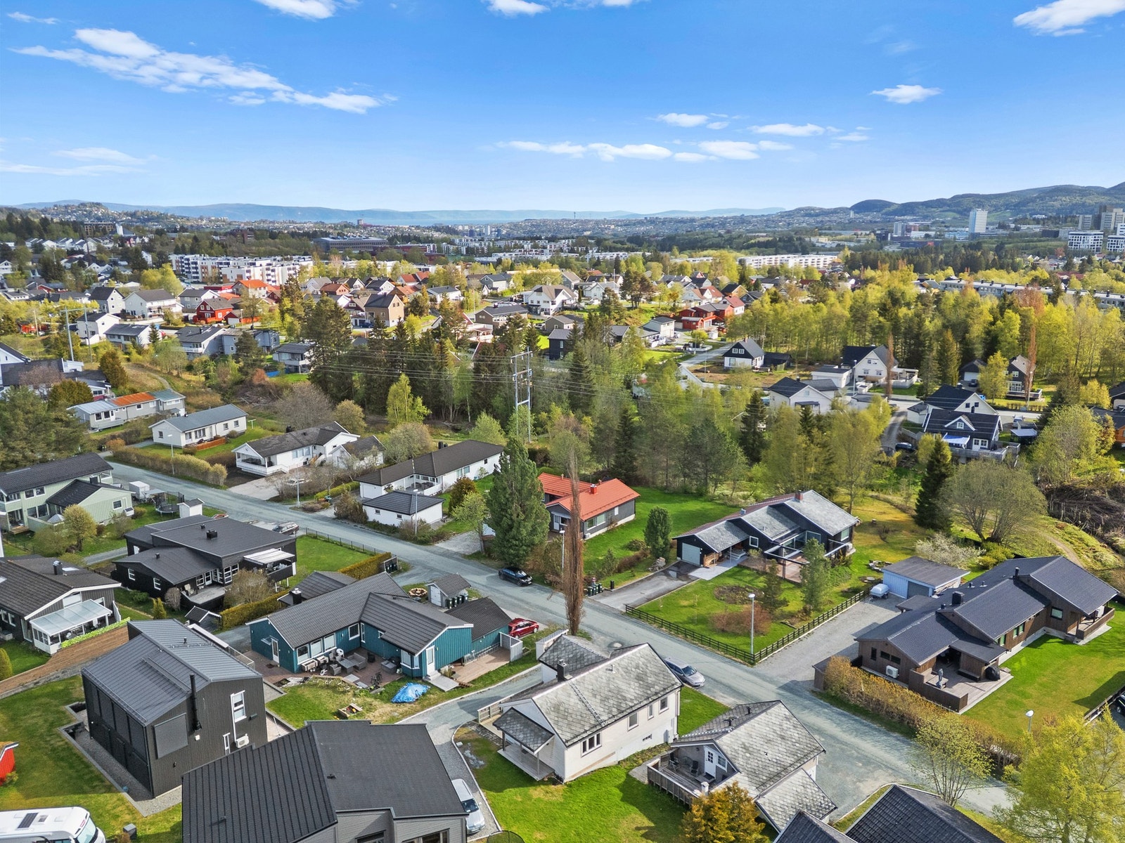 På Heimal bor du tilbaketrukket, men har likevel kort vei til alle servicefunksjoner i Heimdal sentrum og på Tiller. Galleribilde