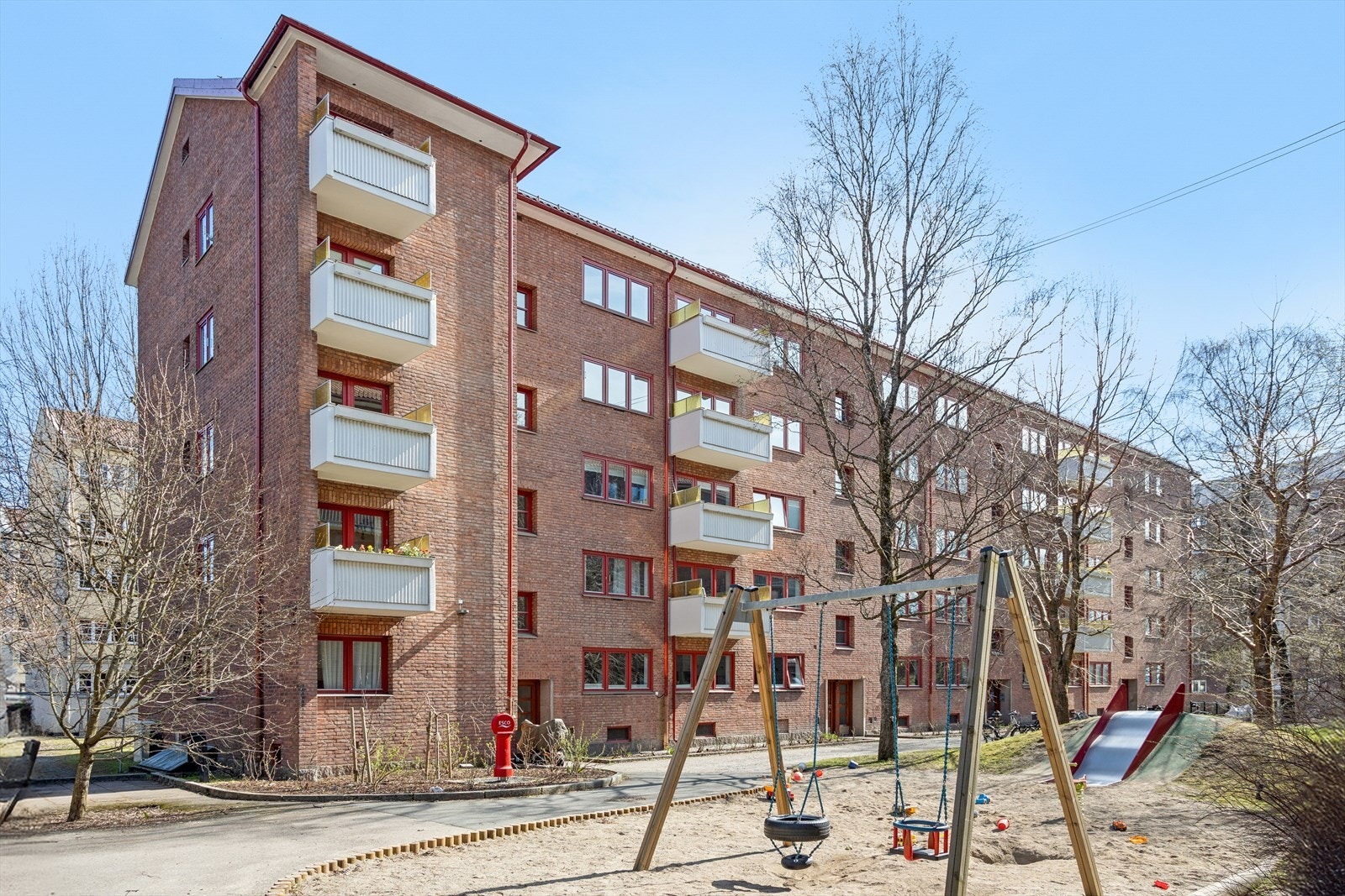 Bøkkerløkka er et veldrevet borettslag med opparbeidede fellesarealer som inkluderer gressplen, lekeplass og sittegrupper. Galleribilde