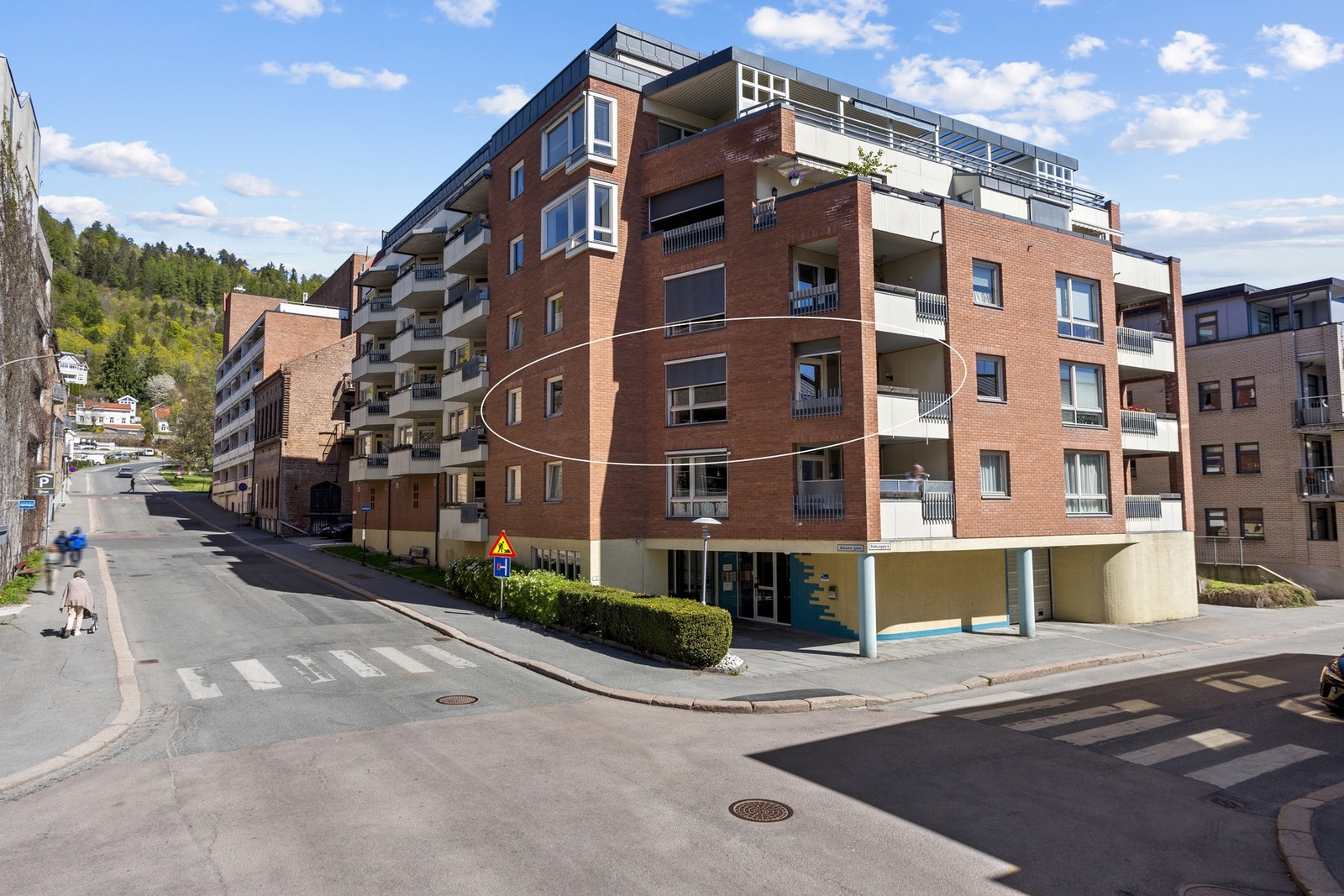 Leiligheten har en god internbeliggenhet som hjørneleilighet i 2. etasje Galleribilde