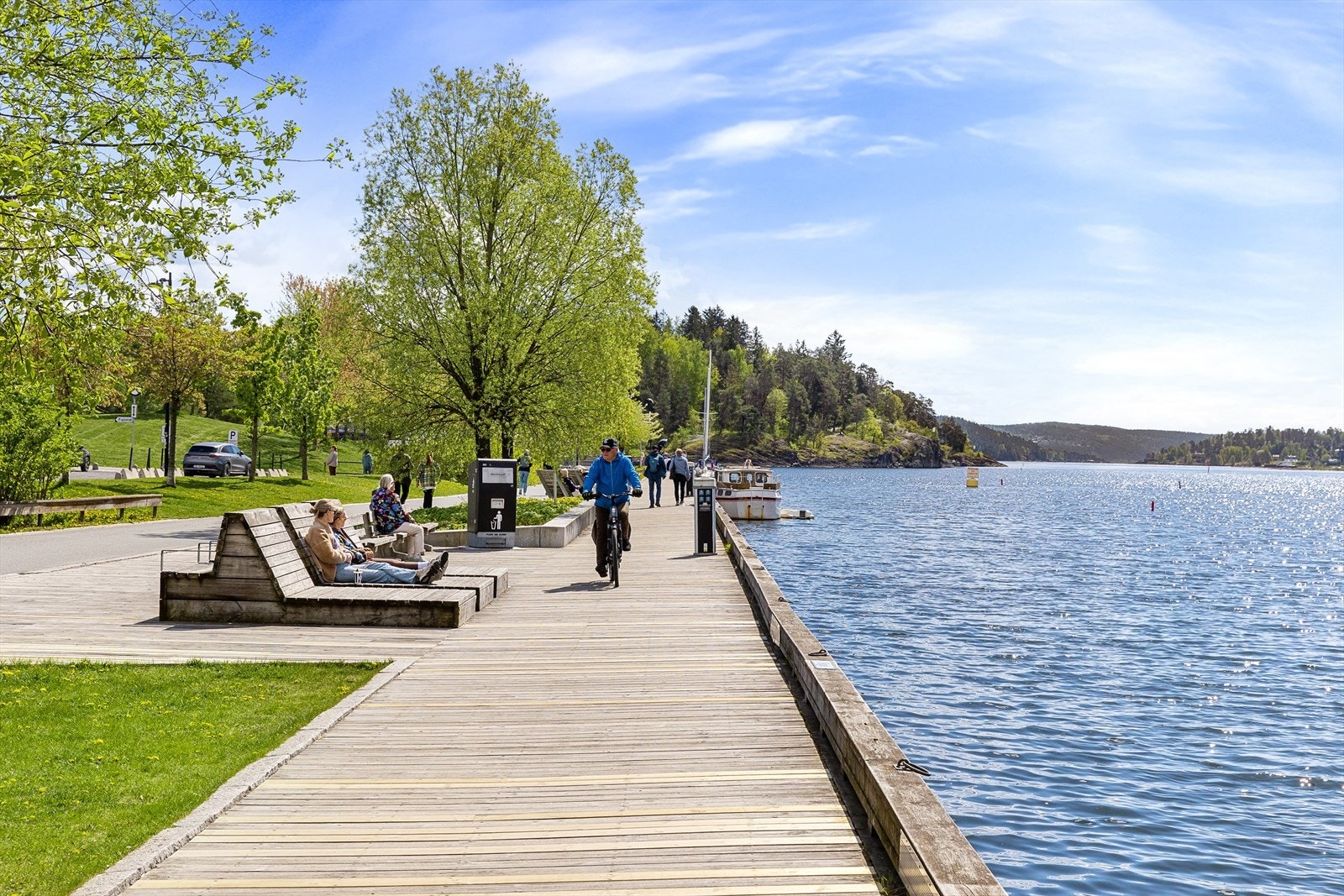 Nærheten til Bærumsbassenget/Oslofjorden med bilfrie Kalvøya gir beboerne i området flotte muligheter for friluftsliv hele året. Galleribilde