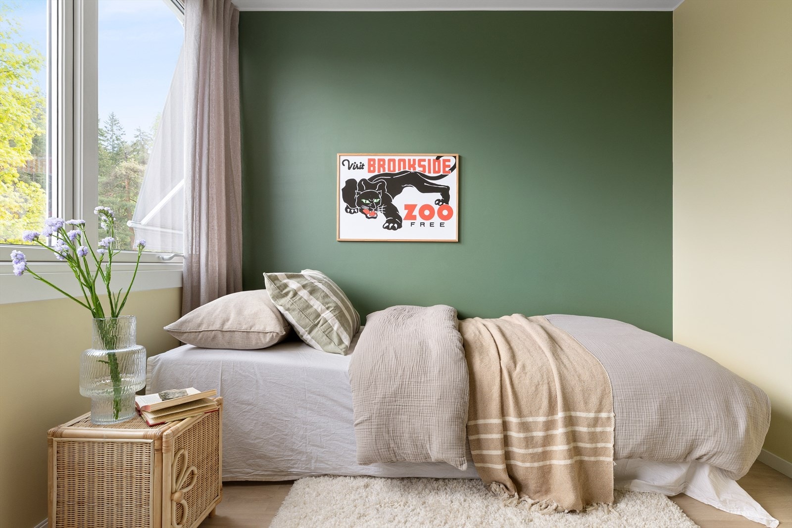 Alle soverommene har parkettlaminat på gulv og slette, malte veggflater. Galleribilde