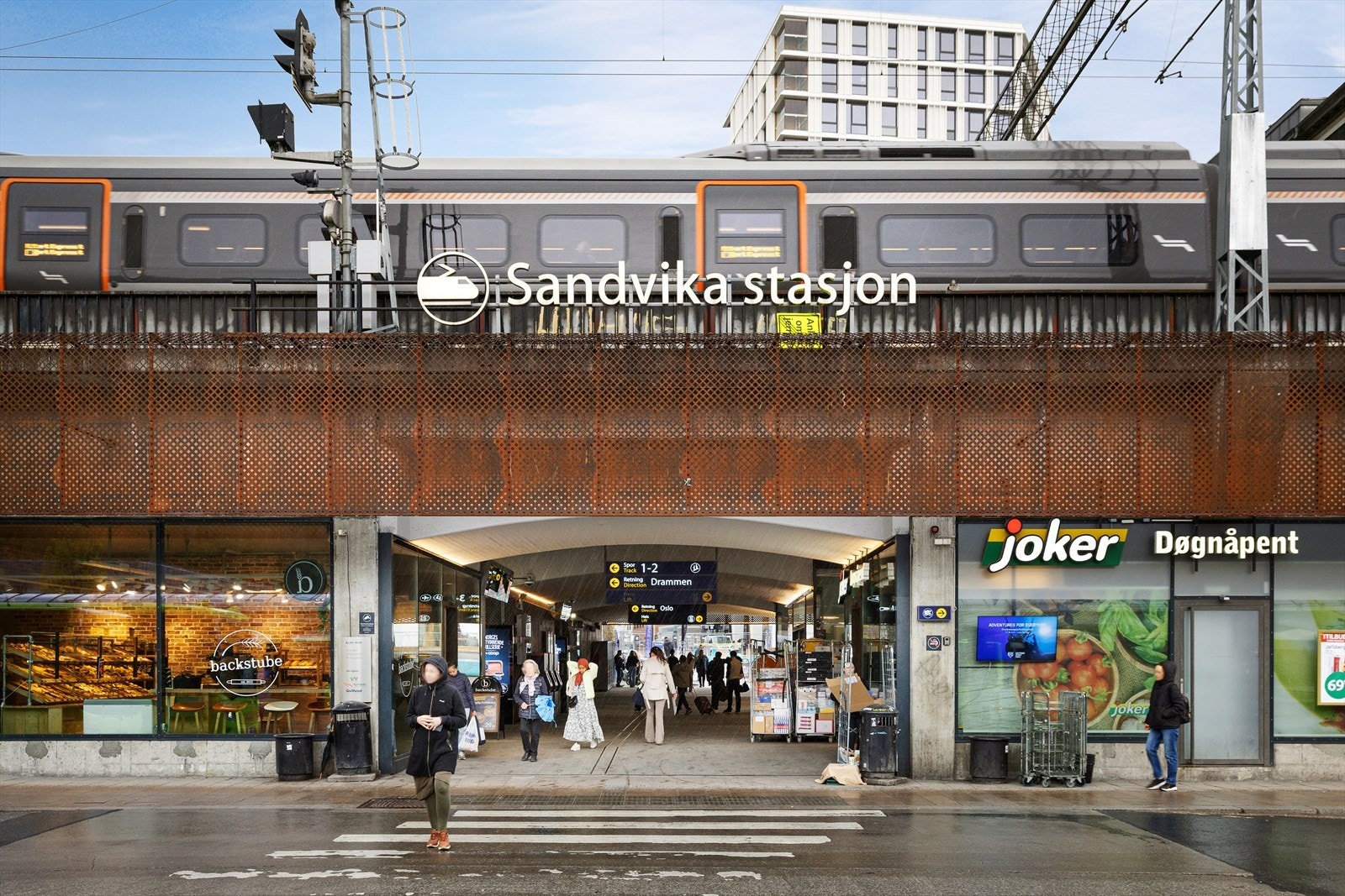 Fra Sandvika stasjon, tar toget deg til Oslo S på mellom 16-20 minutter. Galleribilde