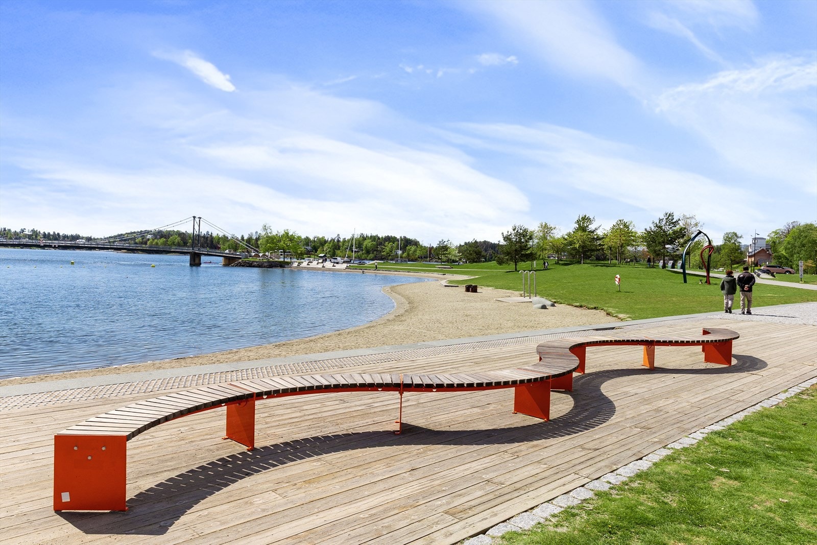 Stranden på Kadettangen er et yndet utfartssted for alle i Bærum. Galleribilde