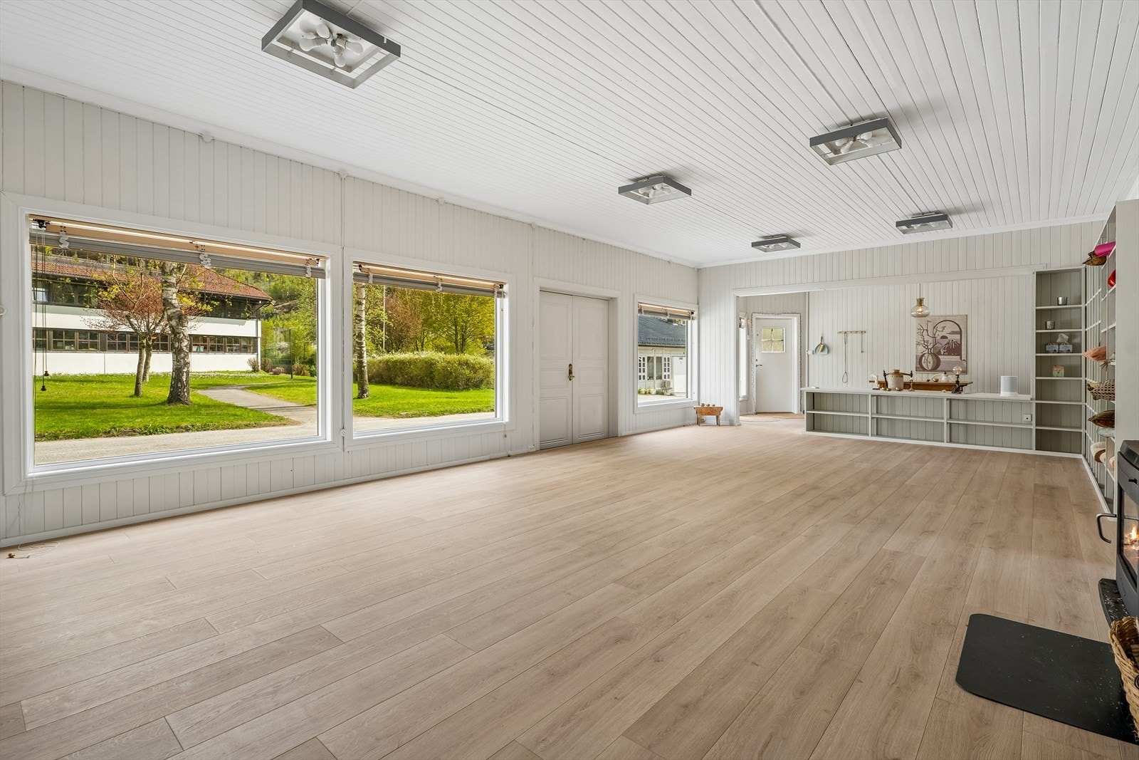 Næringslokalet er vesentleg oppgradert med nytt golv, etterisolering og varmefolie i 2023. Galleribilde