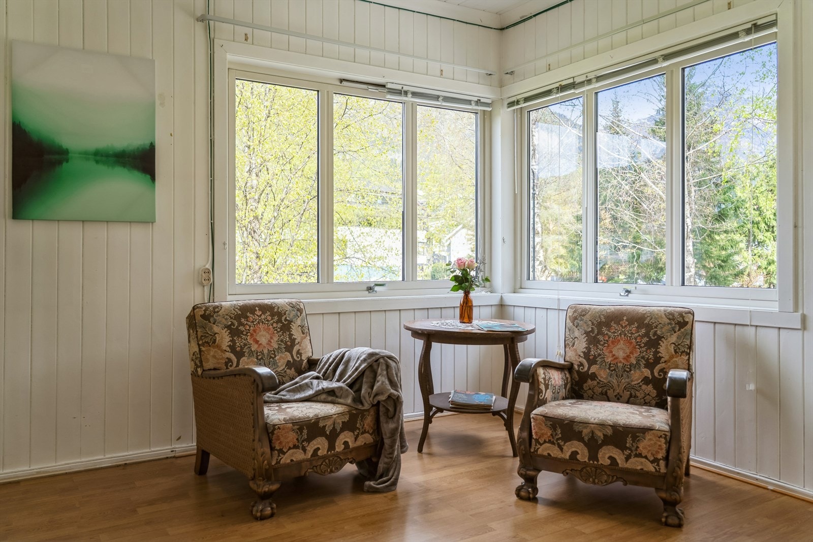 Her er det perfekt å sitje med ei spennande bok og noko godt i koppen!
Rommet kan også nyttast som soverom. Galleribilde
