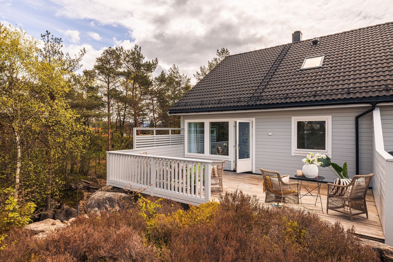 Uteplassen er delvis skjermet og ligger usjenert til. Galleribilde
