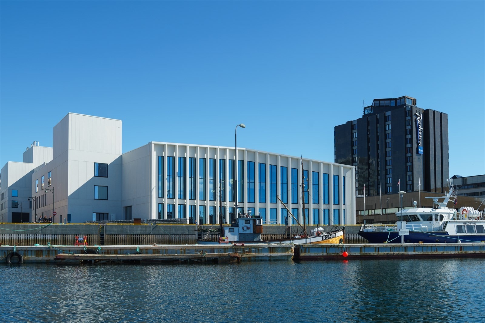 Kort avstand til sentrum av byen med økende kulturliv med jevnlige arrangementer i både Stormen konserthus og Stormen bibliotek Galleribilde