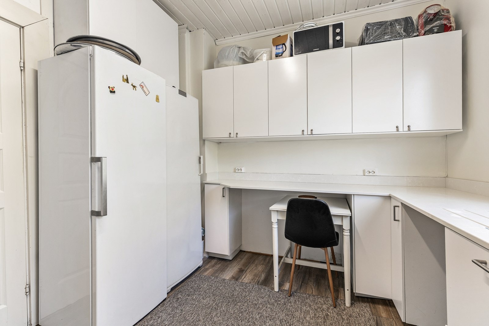 Plass til både kjøleskap og fryser i full størrelse. Galleribilde