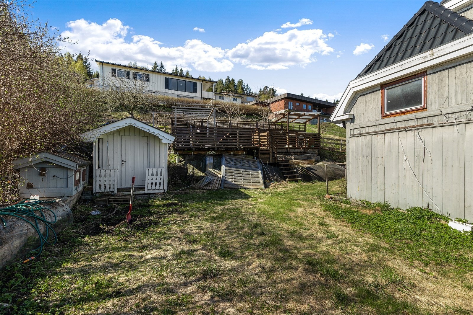 Lekestue/lagringsbod i hagen. Galleribilde