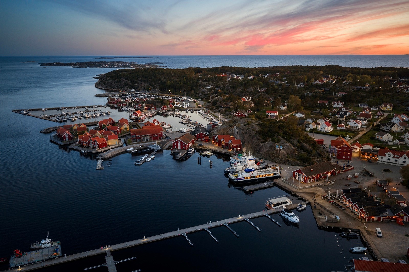 Båthavna ligger bare et steinkast unna, perfekt for deg som er glad i båtlivet Galleribilde