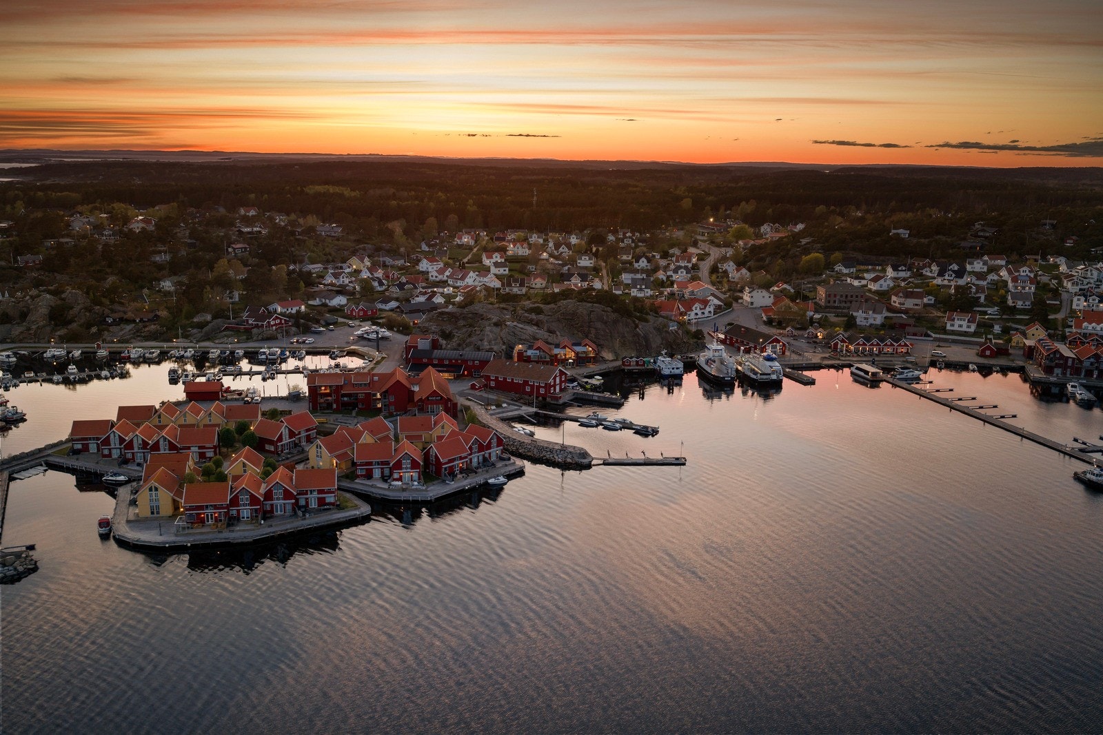 Denne leiligheten har en fantastisk beliggenhet med utsikt, nærhet til vannet og kort gangavstand til alt du trenger. Galleribilde