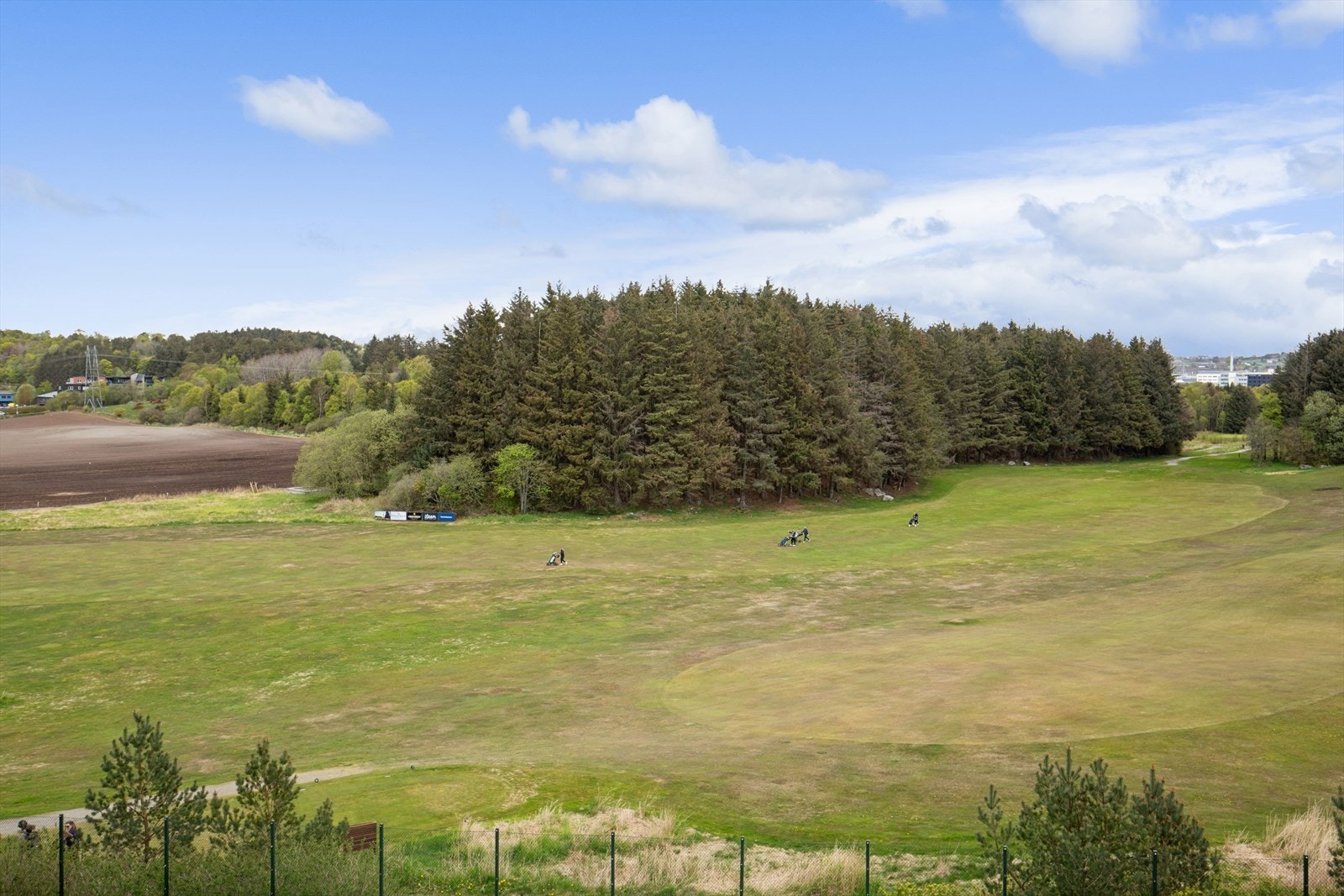 Bo ved golfbanen: perfekt enten du spiller golf, eller bare liker å se andre lete i roughen. Galleribilde