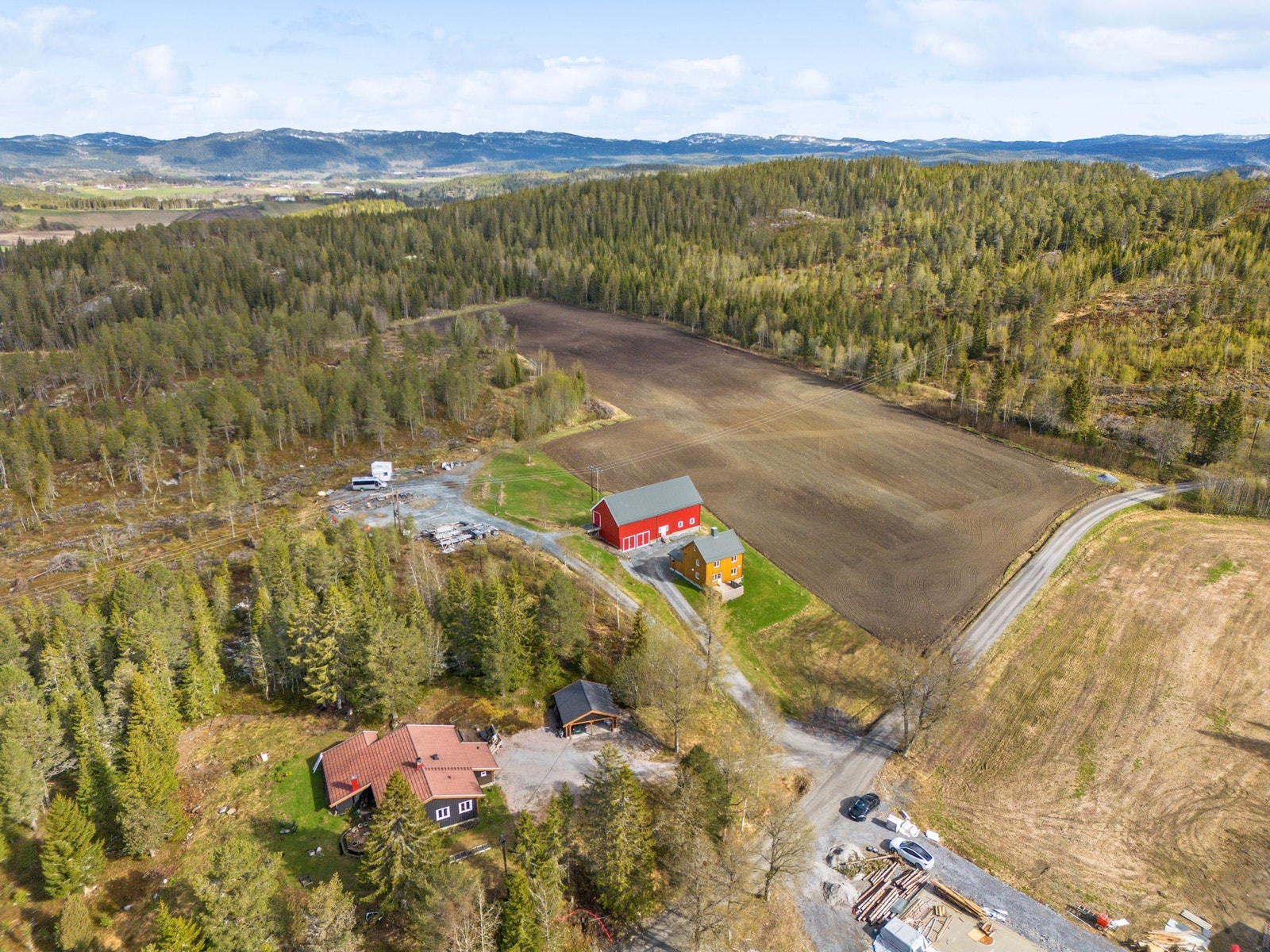 Det er ca 10 minutters kjøring til Steinkjer sentrum. Galleribilde