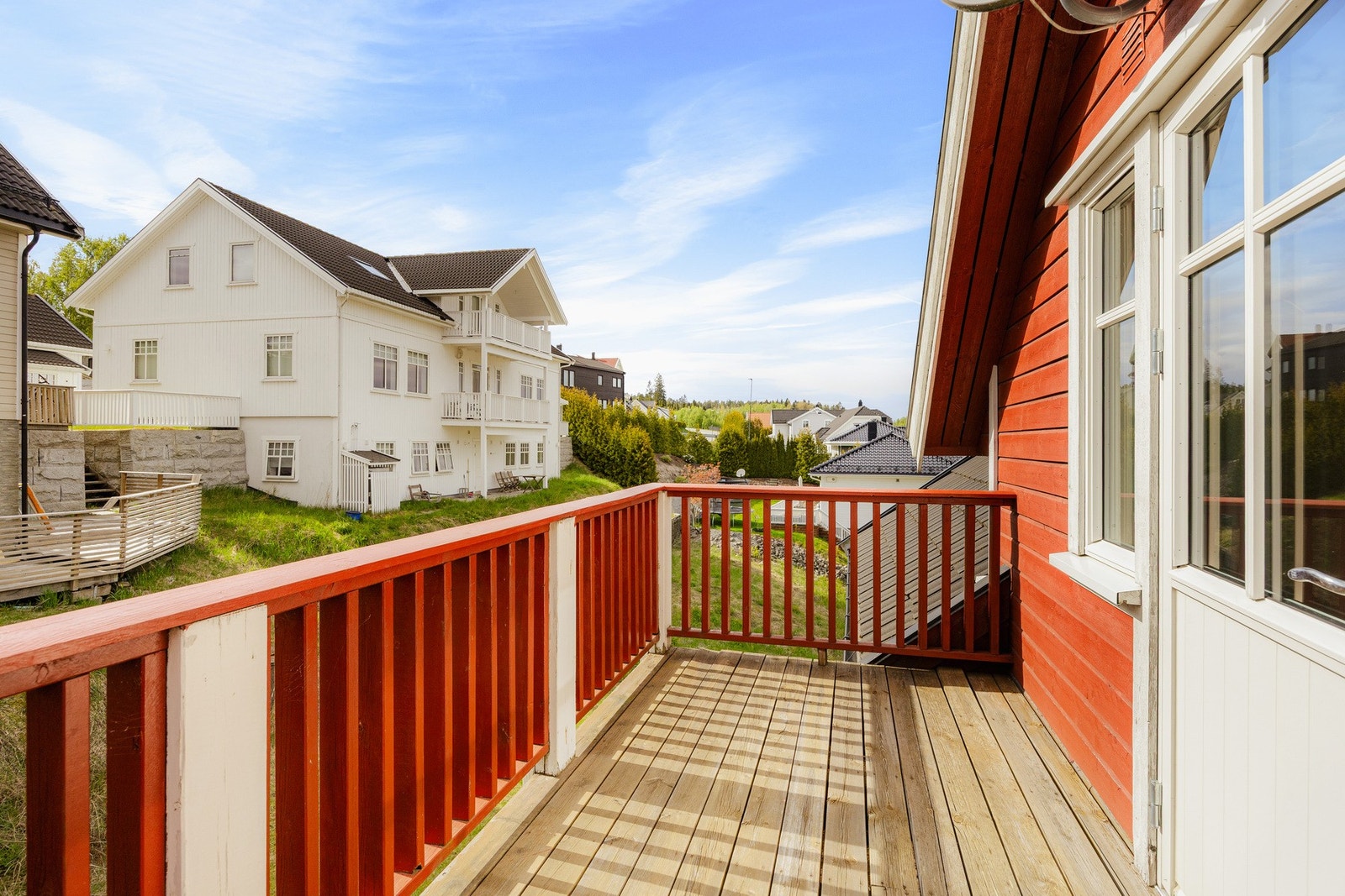 Fra rommet som brukes som loftstue er det utgang til en solrik balkong på 7m². Galleribilde
