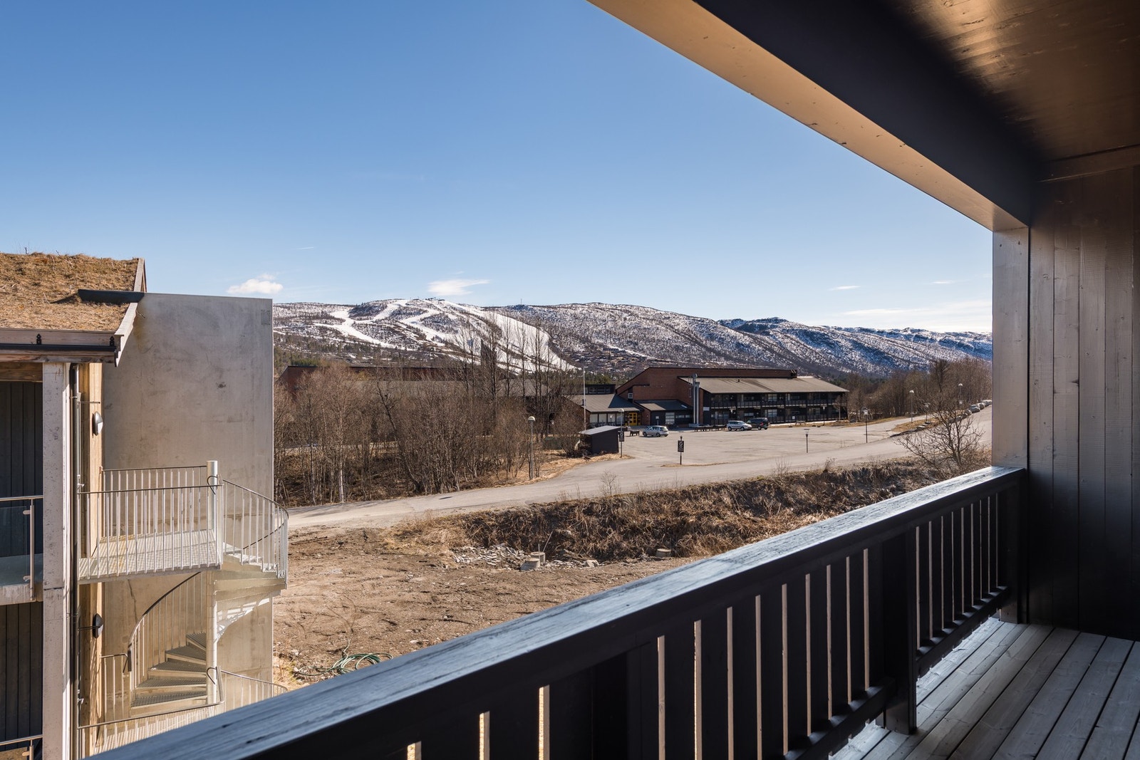 Romslig terrasse med utsikt til Vestlia Galleribilde