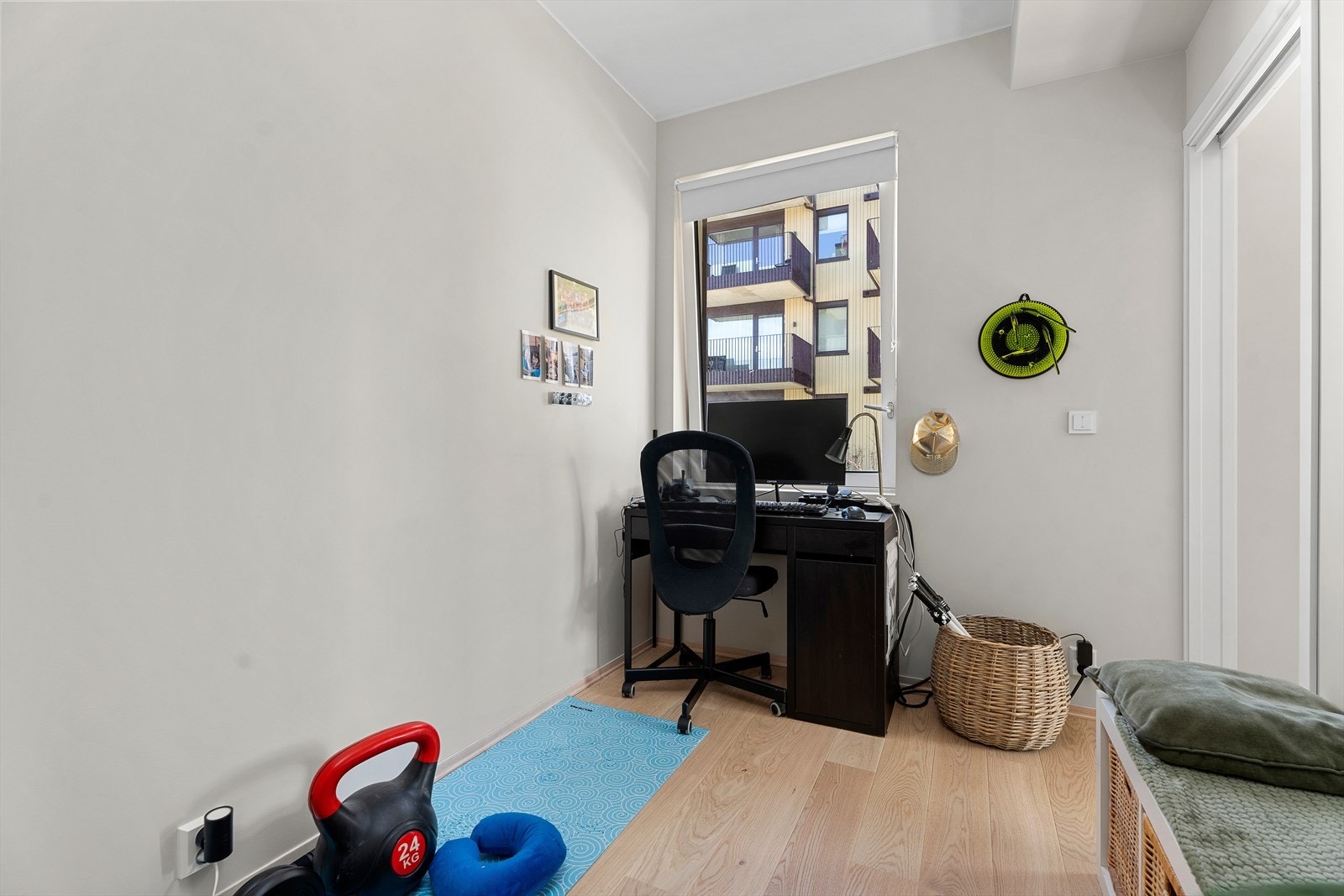 Soverommet er på gode 7,5m² og har plass til både seng og en praktisk klesskapsløsning Galleribilde