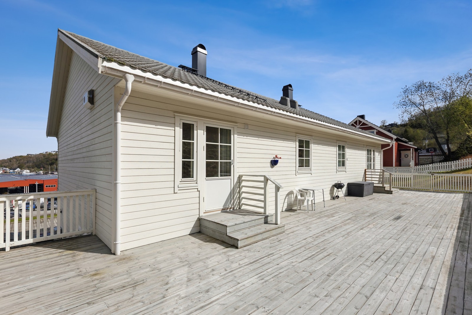 Terrasse på bakside - flott uteområde! Galleribilde