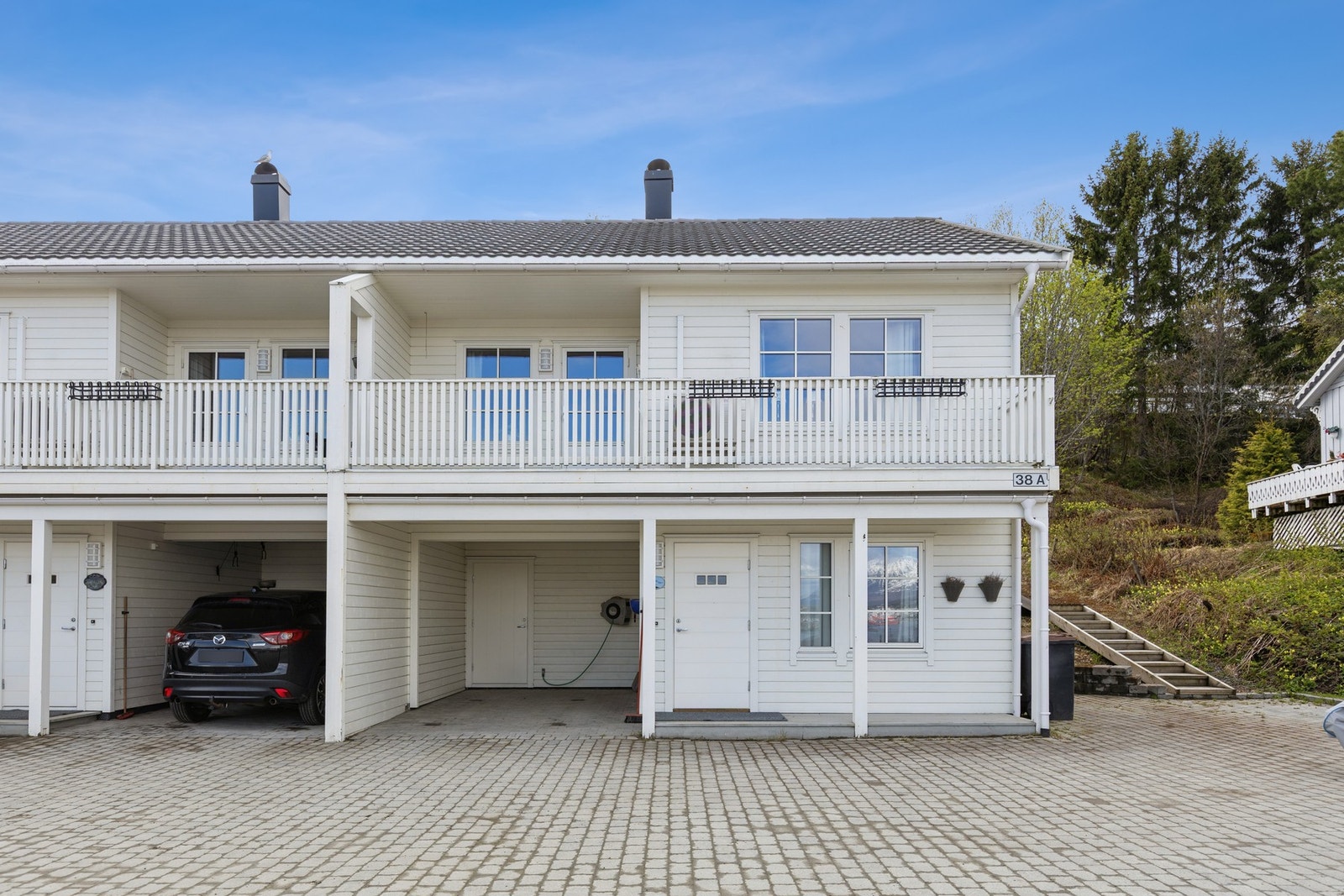 Velkommen til en velholdt del av tomannsbolig fra 2015. Galleribilde