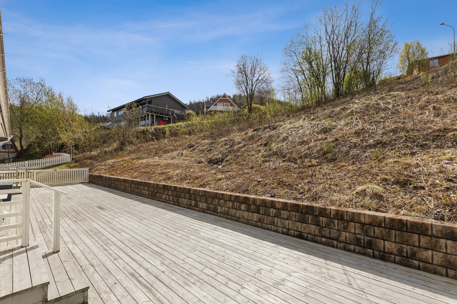 Terrasse med støttemur. Galleribilde