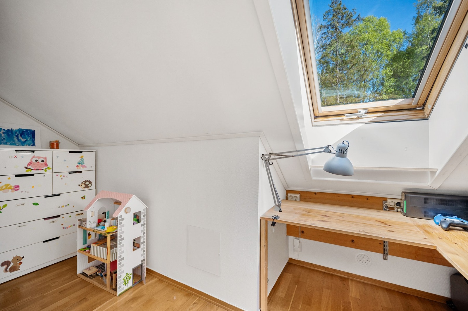 I tillegg har leiligheten en hems som kan innredes etter behov. Galleribilde