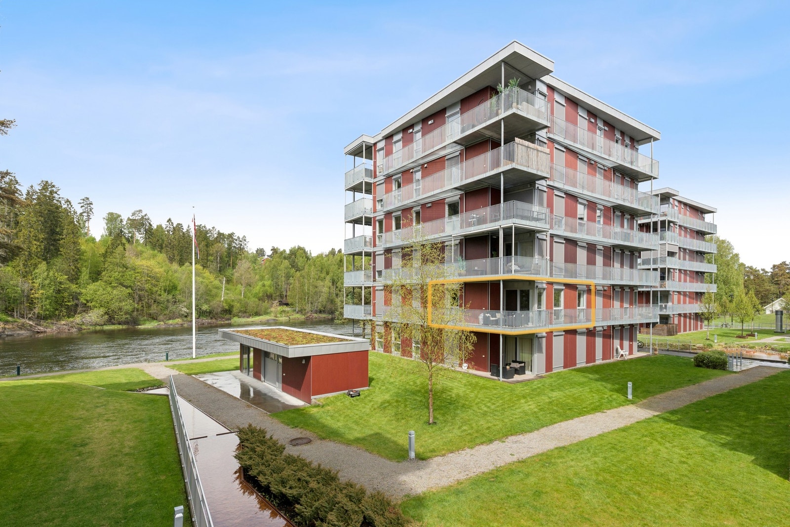 En moderne og innbydende 3-roms leilighet fra 2021 med attraktiv beliggenhet i populære Elveparken. Galleribilde