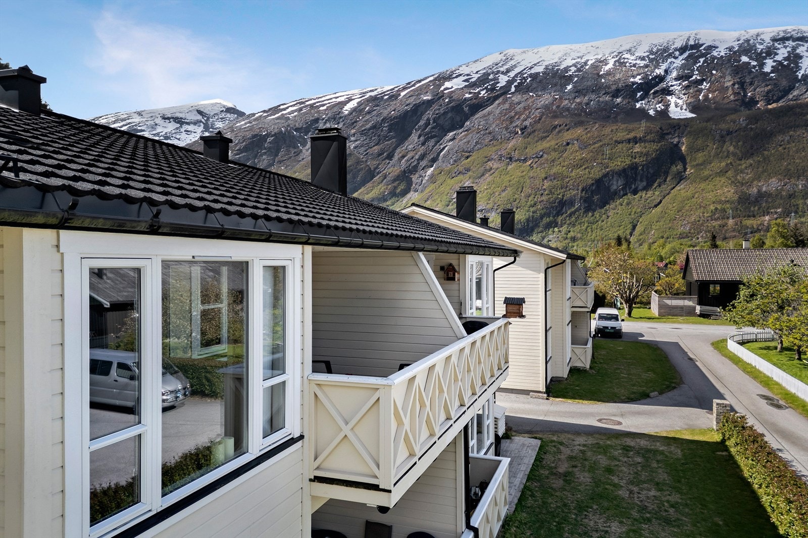 Leiligheten har en romslig balkong med tilgang fra stuen. Galleribilde