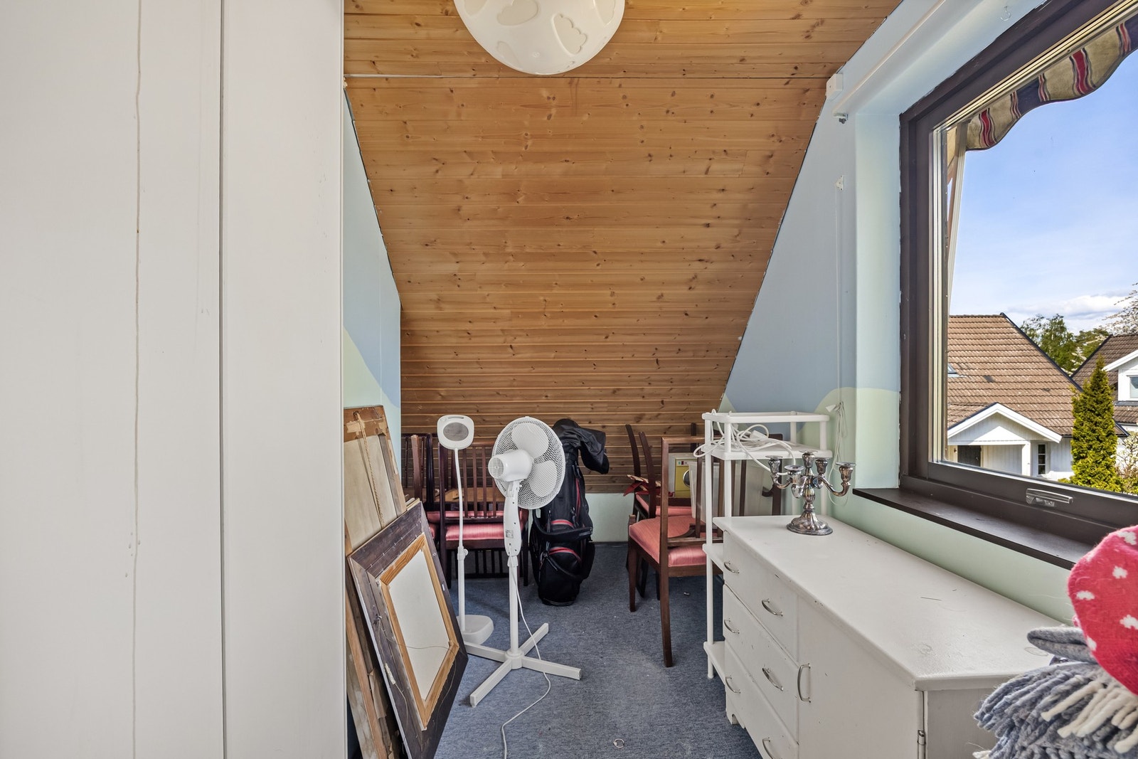 Det er inngang til en bod fra soverom 2 | Muligheter for å lage walk-in closet f.eks. Galleribilde
