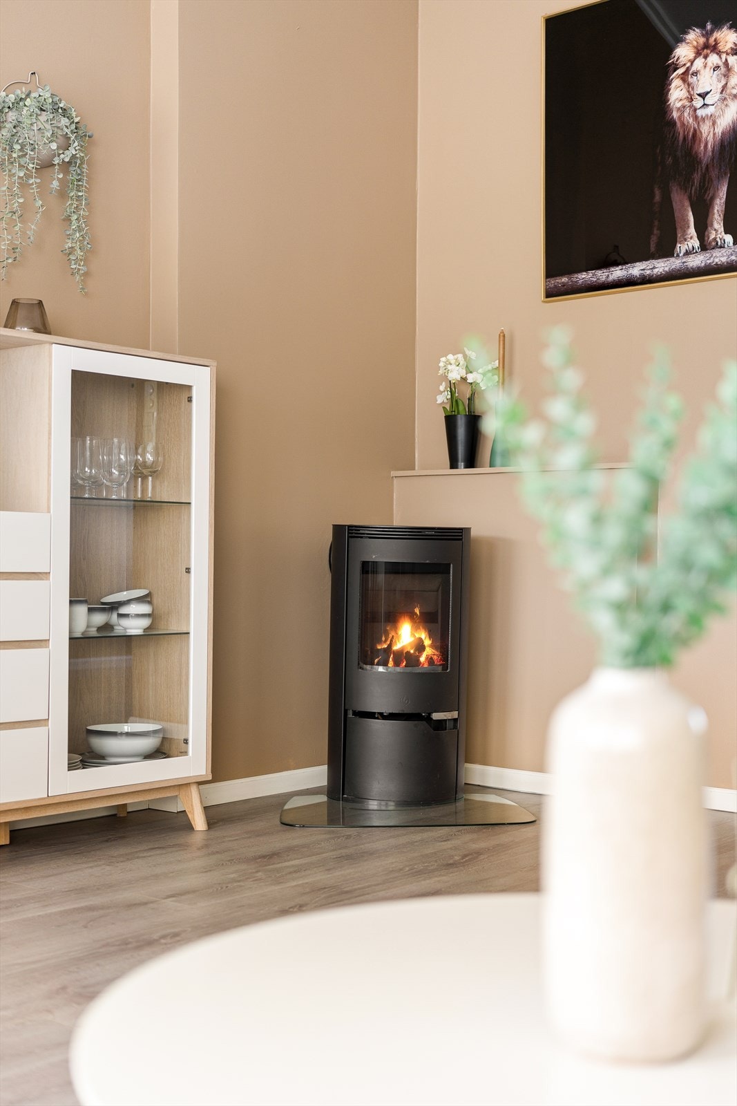 En vedovn gir ekstra varme og hygge på kalde dager. Galleribilde
