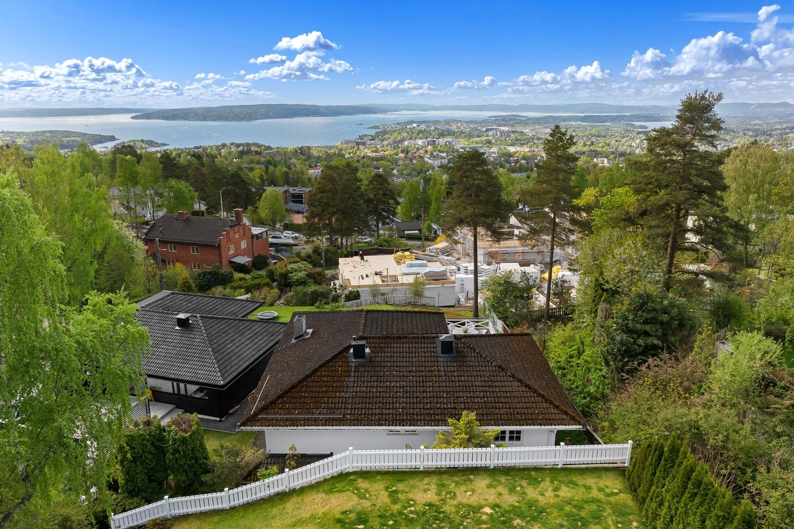 Gregers Grams vei 2H - en høytliggende og tilbaketrukket enebolig på attraktive Ullerntoppen. Galleribilde