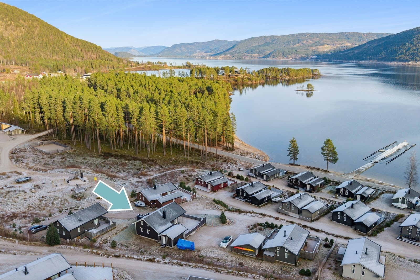 Velkommen til Nisser Hyttegrend 22 - en nyere hytte fra 2017 med sentral og fin beliggenhet i feltet. Galleribilde