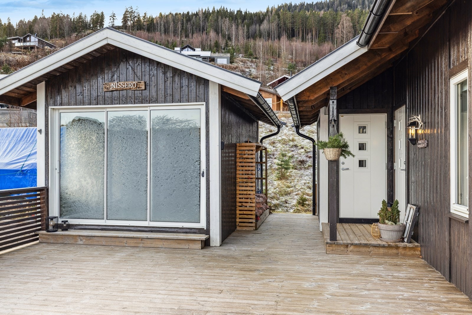 Anneks/utebod med glassdører. Galleribilde