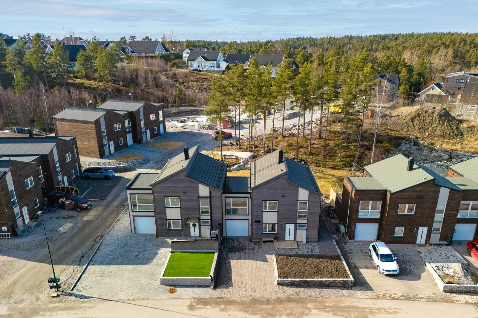 For barnefamilier er det kun 5 min. gange til nærmeste barnehage. Råde togstasjon ligger kun ca. 9 min. kjøring unna. Galleribilde