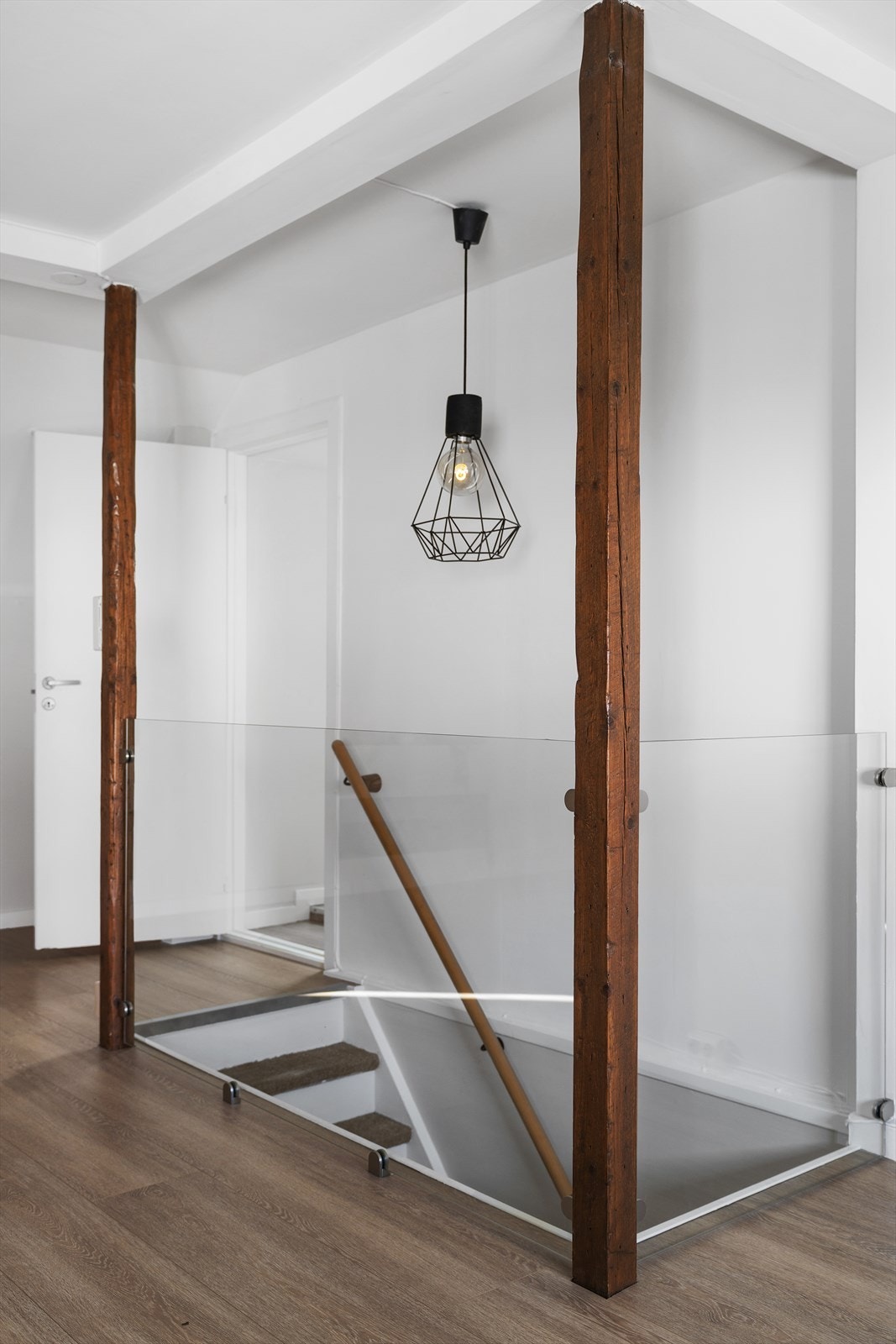 Nydelig innglasset trappeoppgang fra boligens entré Galleribilde