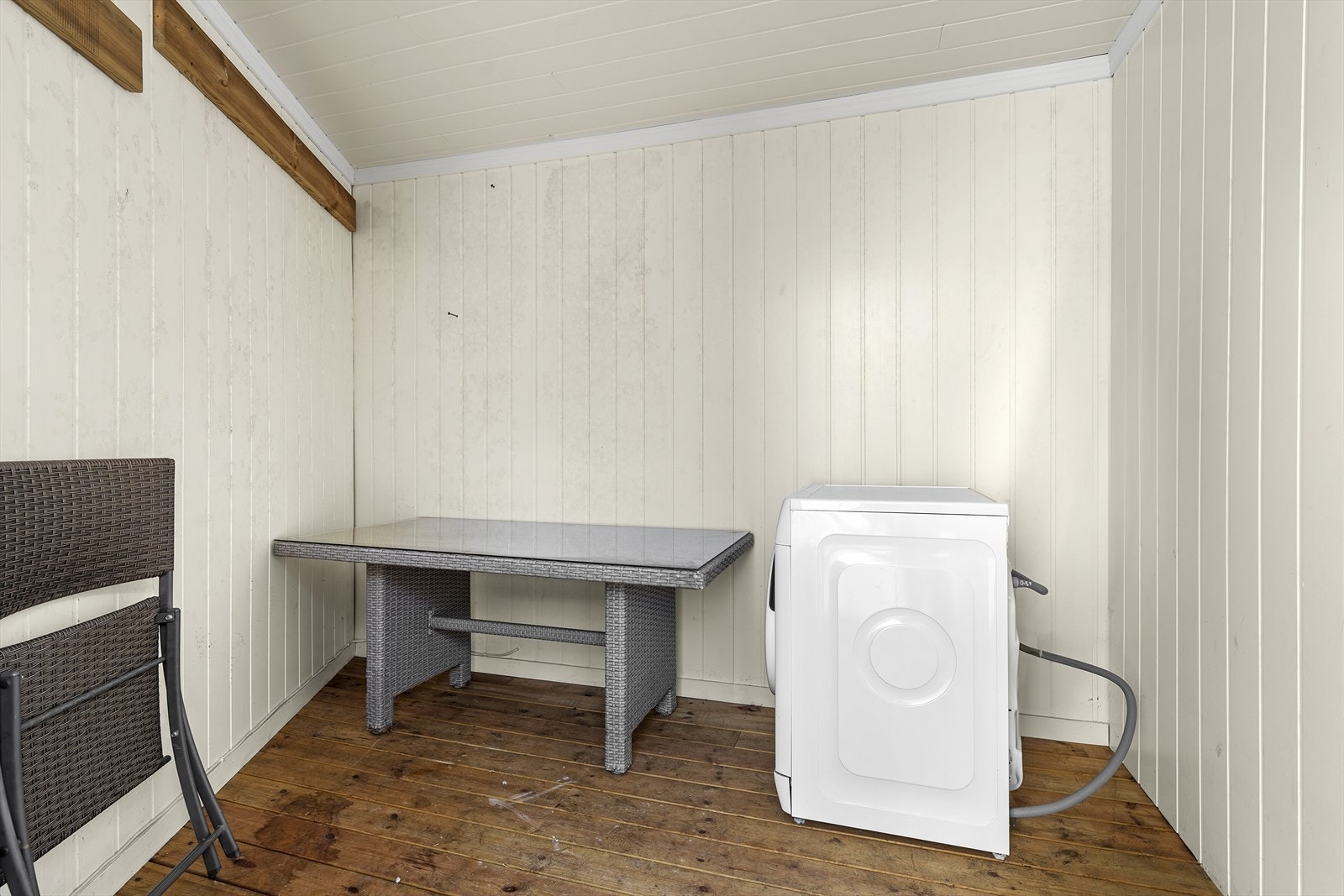Utvendig, isolert bod med god lagringsplass Galleribilde